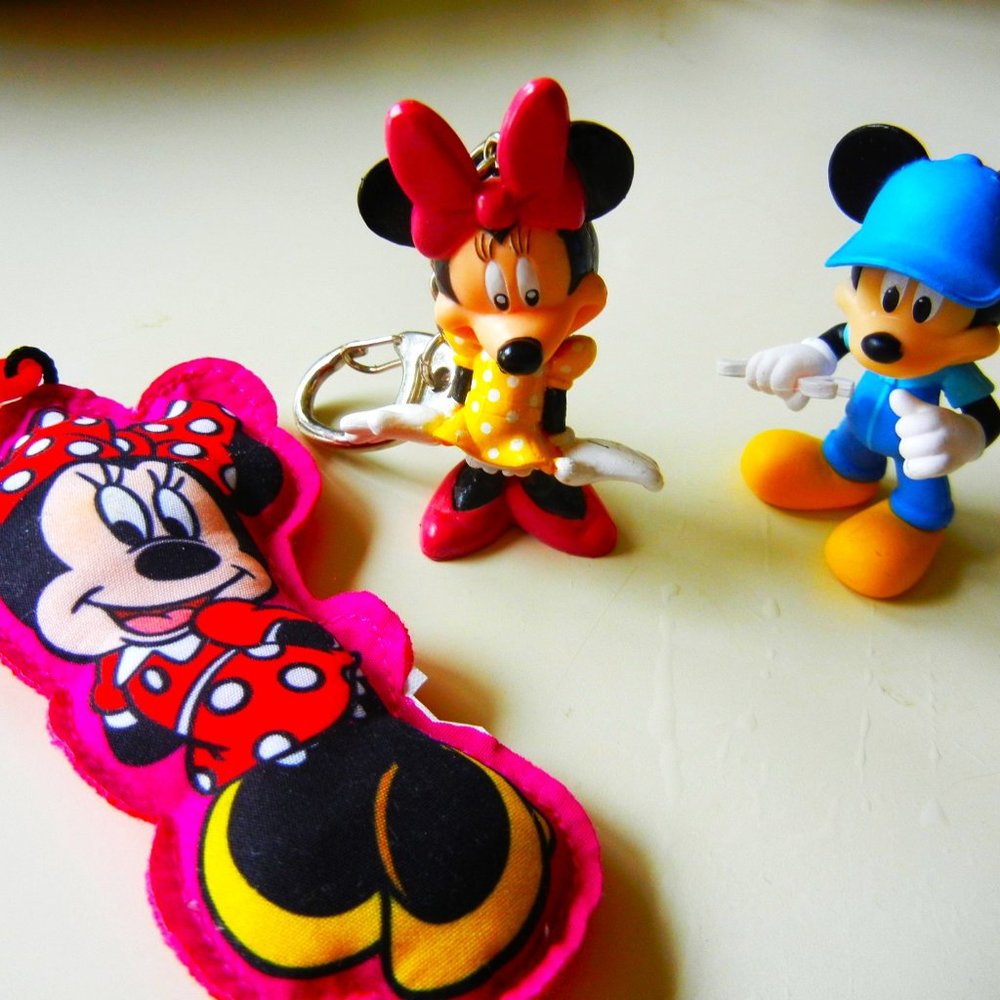 Lot of 3 Minnie Keychain Mickey Figurine Disney👌👌❤️
